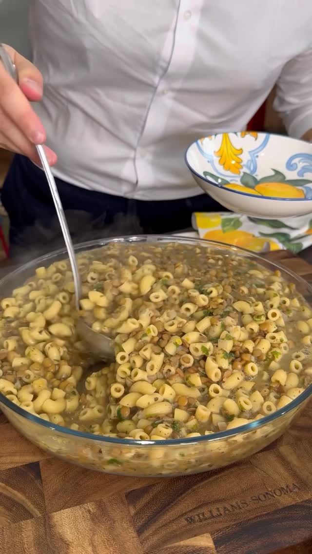 رشتة بالعدس والتقلية الشهية