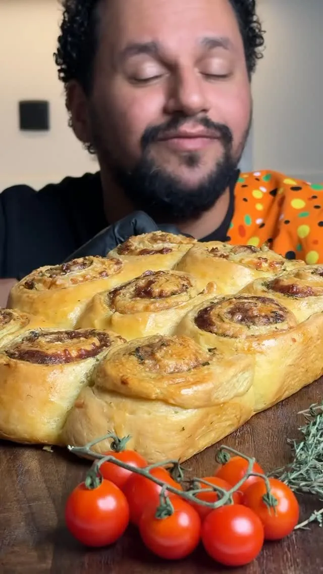 لفائف الثوم بالزبدة والجبن الموزاريلا