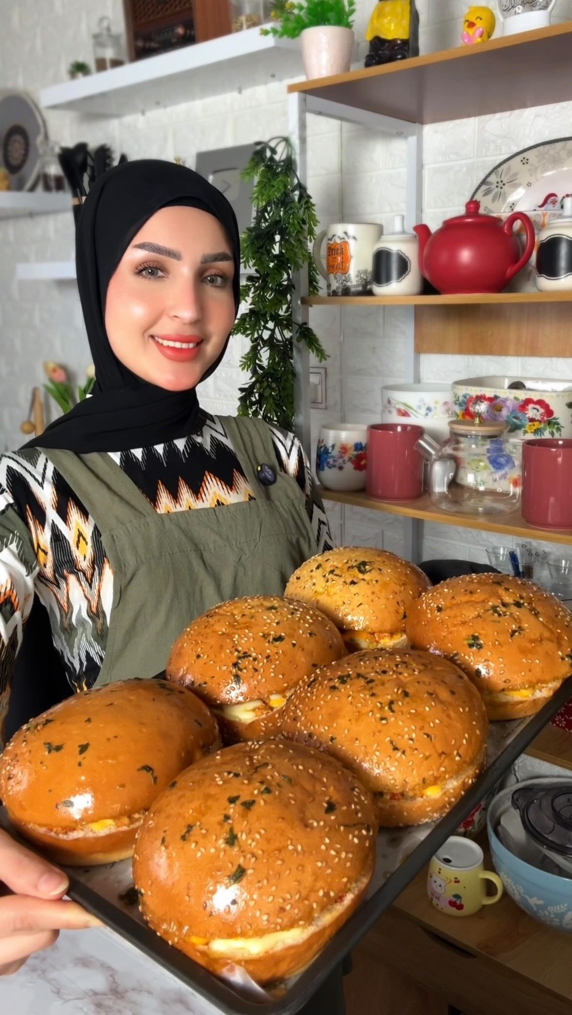 صينية برجر محشية بالدجاج 1 صينية برجر محشية بالدجاج – سحور رمضاني سهل ولذيذ