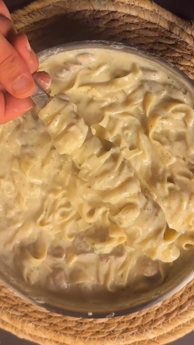 القطايف مع حشوات الجبنة والجوز – Qatayef with Cheese and Walnut Fillings