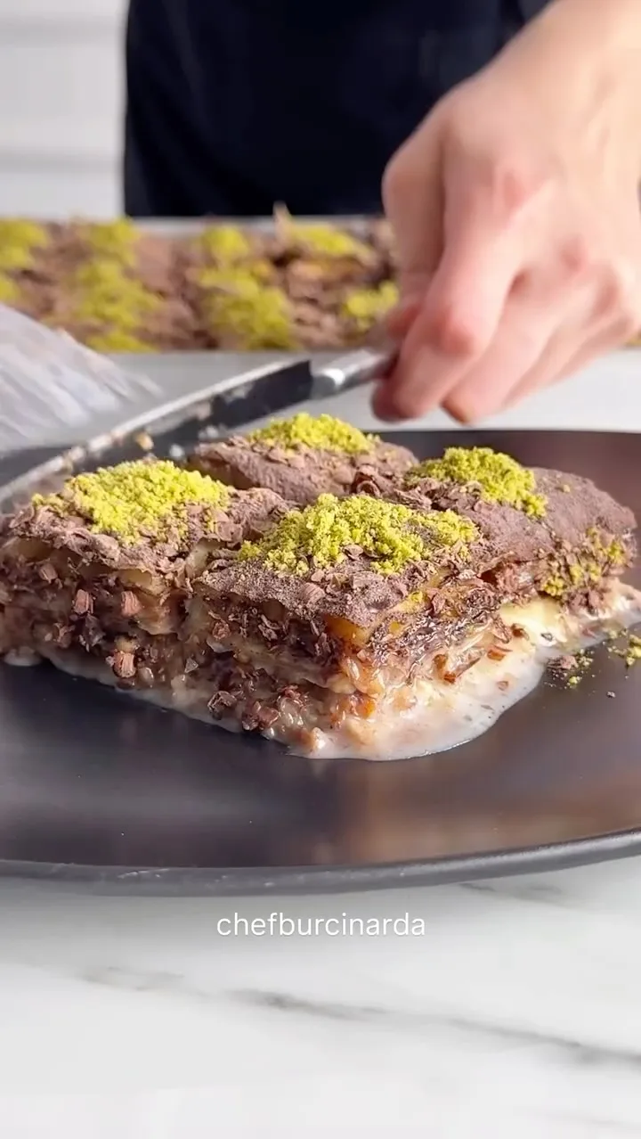 بقلاوة باردة بالحليب والكريمة