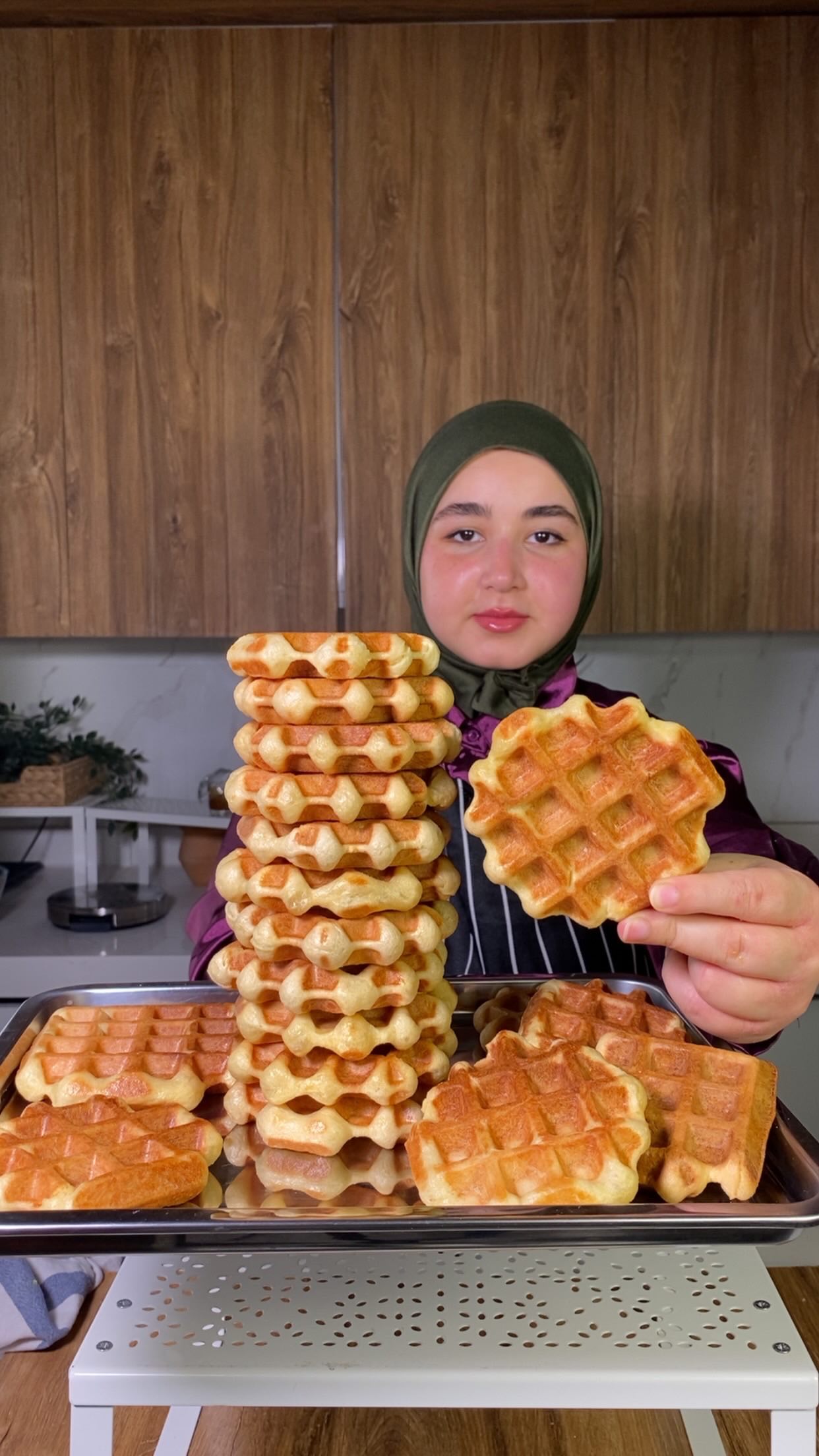 وافل بلجيكي بالطريقه الاصليه 1 وافل بلجيكي – Belgian Waffles مقرمش من برا وطري من جوا