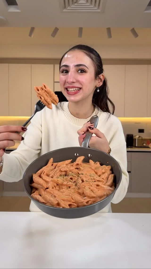 معكرونة بصوص كريمي والجبن