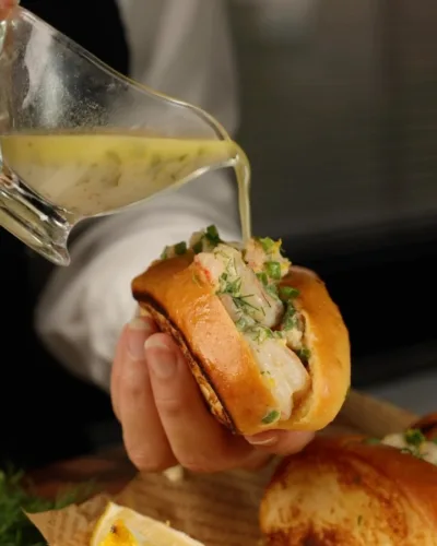 Shrimp Rolls - ساندويتشات الروبيان
وصفة اليوم بطعم الصيف روبيان طازج ، صلصة ليم