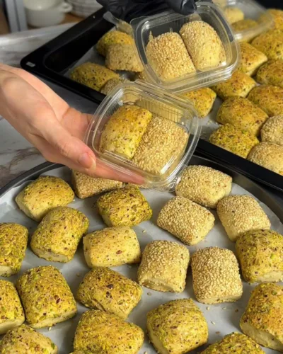 كعك الفستق الحلبي الهش